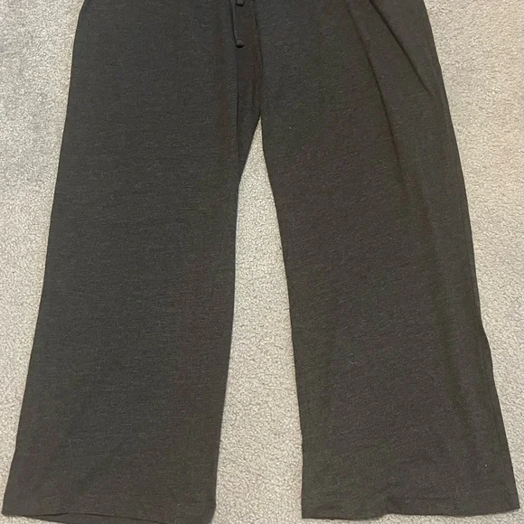 Men’s draw string lounge pants  Grey Size Large. 60cotton/40poly. Like new. XL - Picture 2 of 2